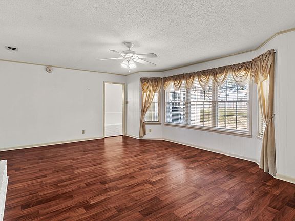 4th image of 7 Horseshoe Dr