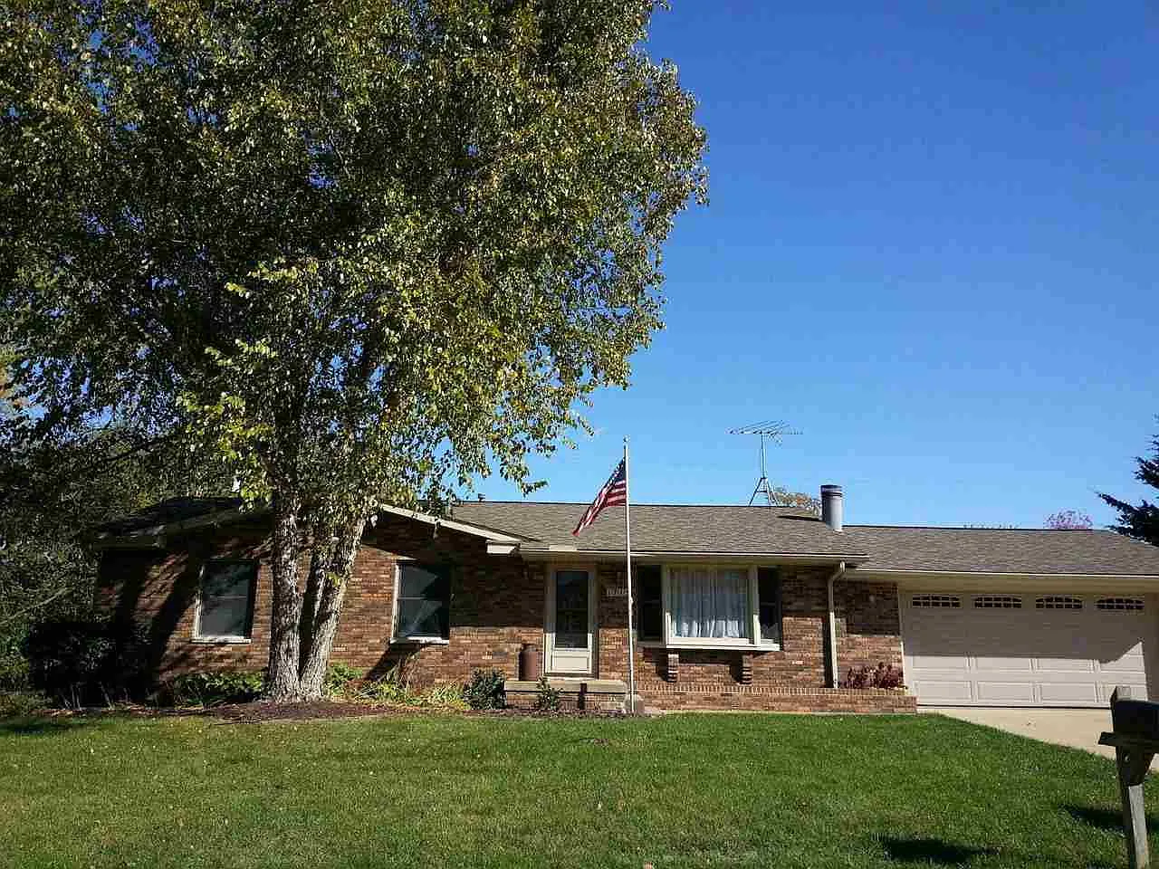 1715 E 4th St photo 1