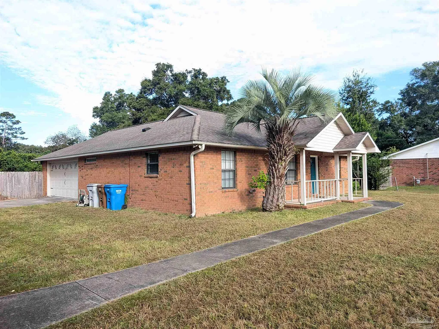 3 bed, 1334 sqft, $1,800 — Photo 2