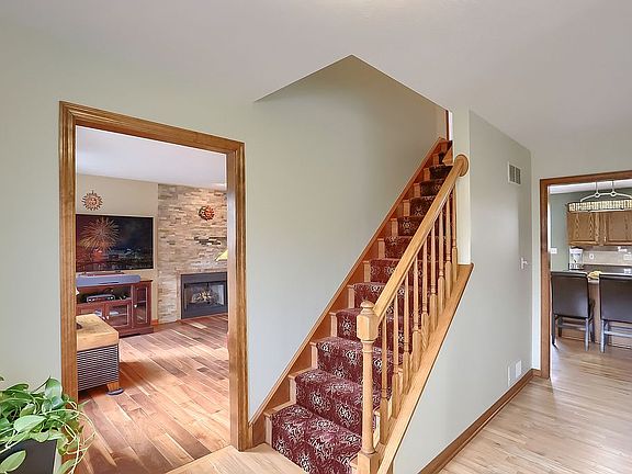 3rd image of 149 Hampshire Dr