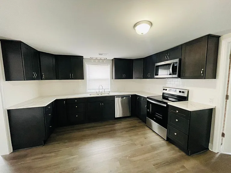 227 E Lee St #B — Photo 3