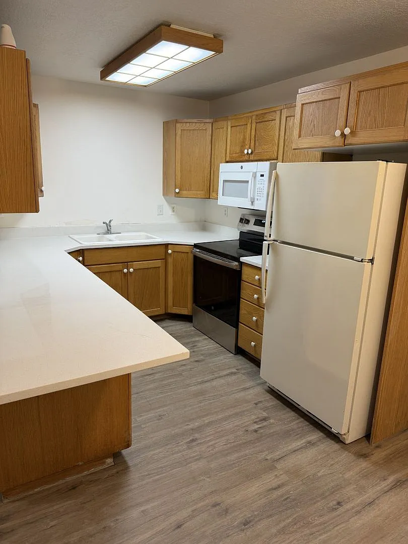 A Must See! Beautiful 3-Bedroom Apartment In Orem, Ut 1st Level — Photo 2