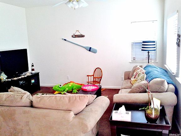 3rd image of 2401 Carnival Dr