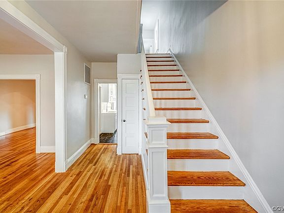 3rd image of 1429 Melton Ave