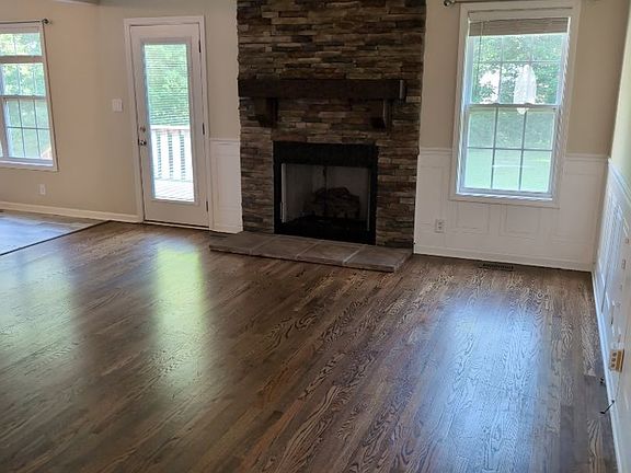 2nd image of 1399 Jenny Ln