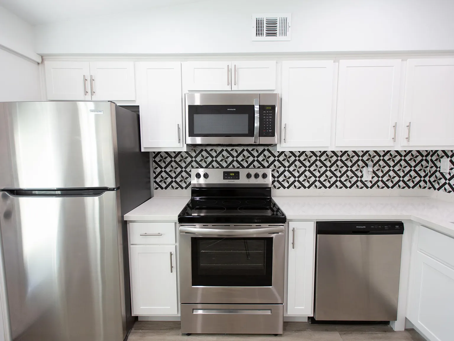 2 bed, 750 sqft, $1,600 — Photo 2