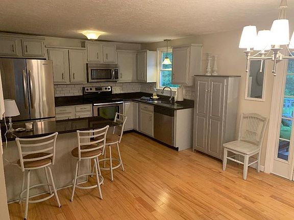 3rd image of 24 N Precinct St