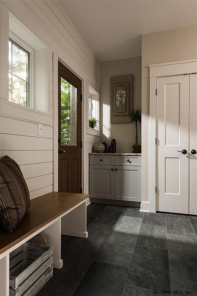 5th image of 309 W CIRCULAR Street