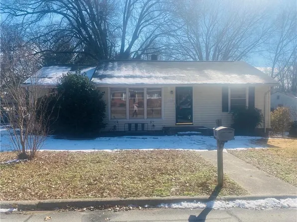 1115 N Woodleigh Cir, Reidsville, NC 27320