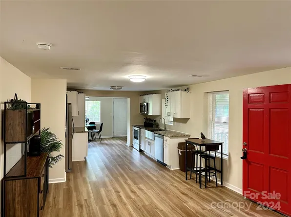 1525 Summerville Rd, Charlotte, NC 28214