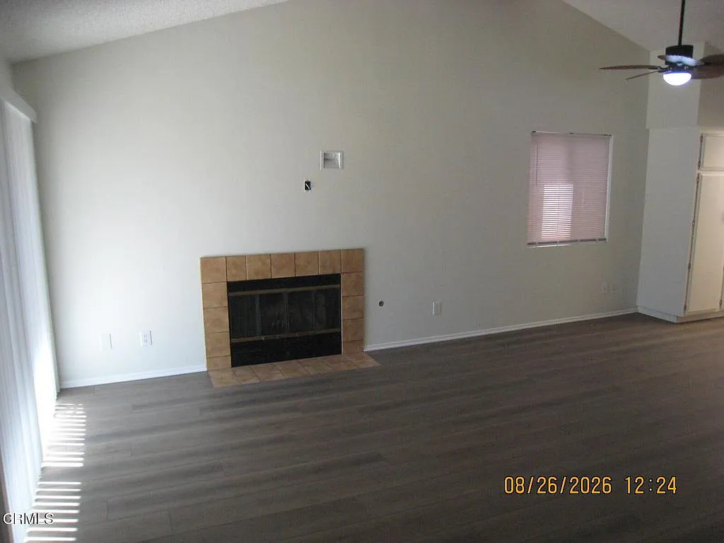 3 bed, 2.0 bath, 1070 sqft, $3,400 — Photo 3