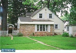 2nd image of 476 Maple St