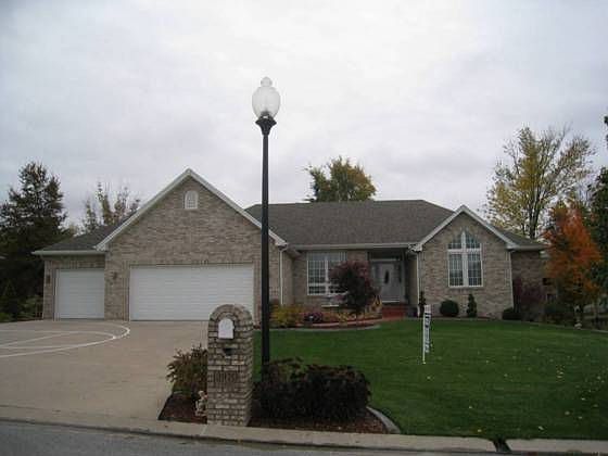 1st image of 3920 Newcastle Dr