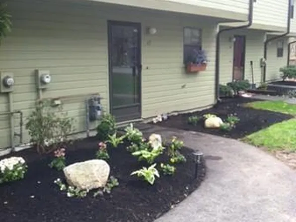 17 Greenwood Village St, North Easton, MA 02356