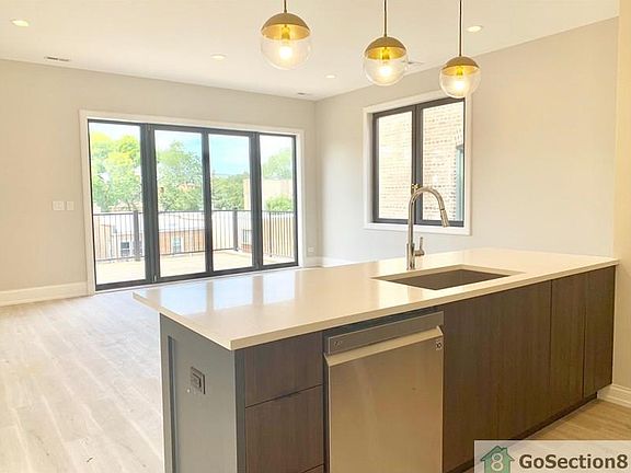 4th image of 6126 N Mozart St #1F