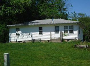 6157 Canary Rd, Tamaroa, IL 62888