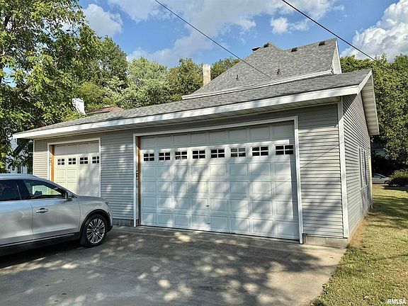 3rd image of 220 S Orange St