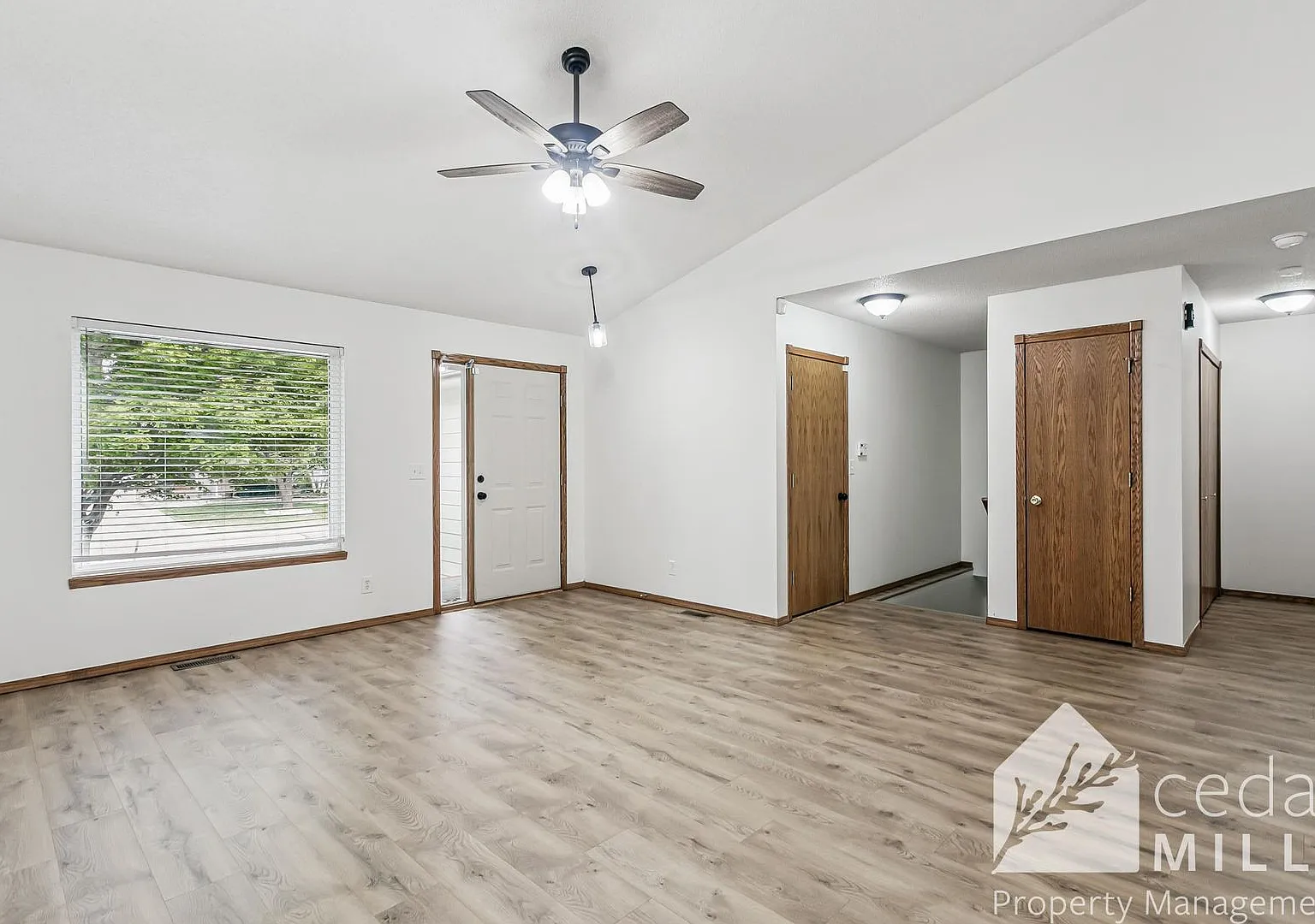 4 bedroom Home in Regency Lakes! — Photo 3