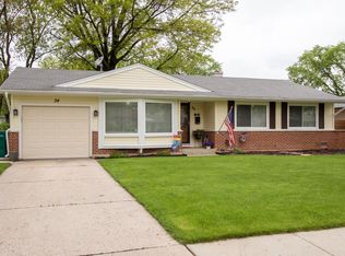 34 Evergreen St, Elk Grove Village, IL 60007