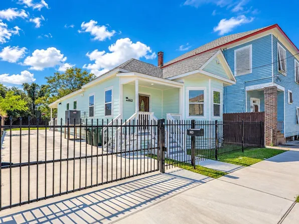 3823 Sealy St, Galveston, TX 77550