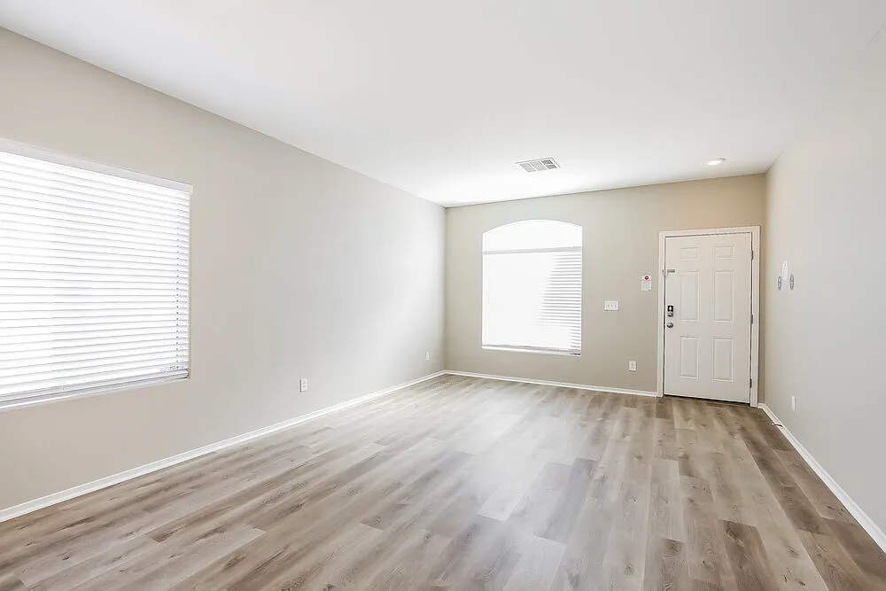 3 bed, 2.0 bath, 1615 sqft, $2,105 — Photo 4