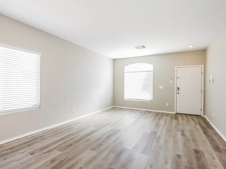 1704 Mizzenmast Ave — Photo 3