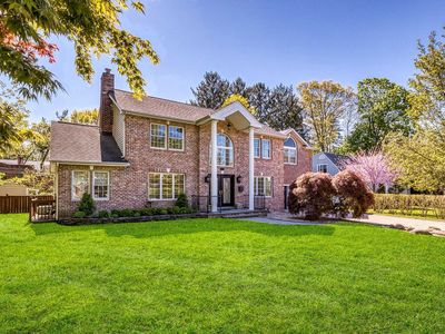 11 Ridge Dr W, Roslyn, NY, 11576