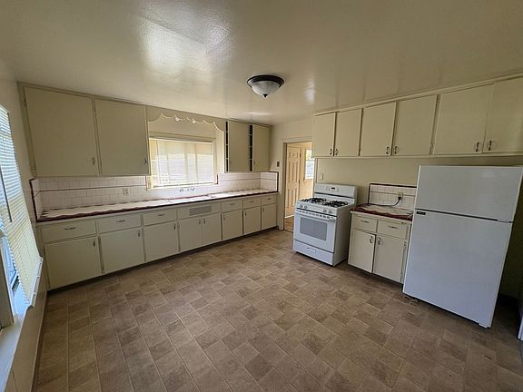 2nd image of 471 3rd Ave