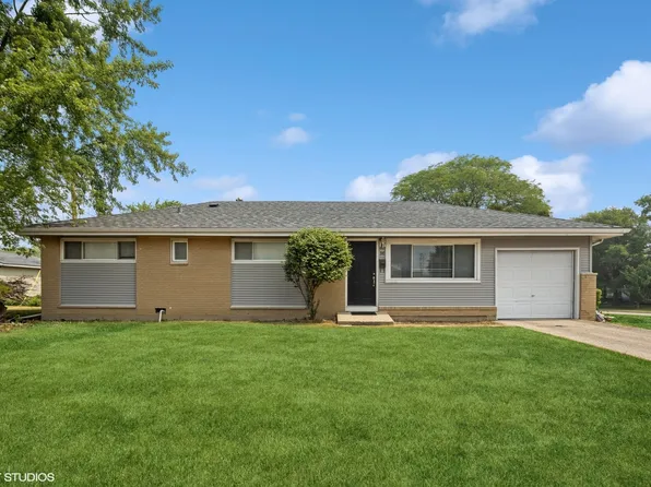 310 Maricopa Ln, Hoffman Estates, IL 60169
