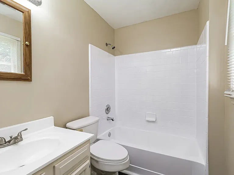 5925 Loch Arbor Ln — Photo 2