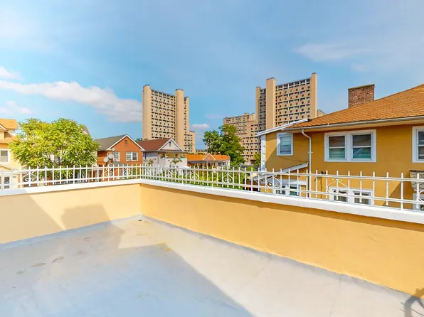 3718 Neptune Avenue image 13 of 18