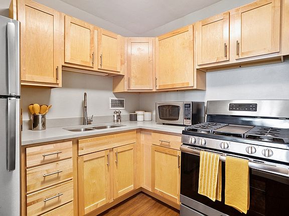 2nd image of 2701 S Indiana Ave #1-1006