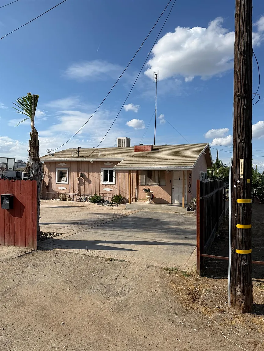 2108 W Dennett Ave photo 1