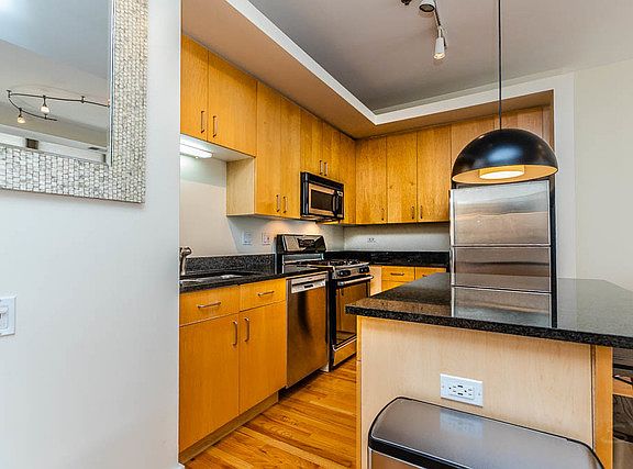 4th image of 212 W Washington St APT 1811
