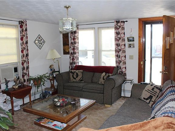 3rd image of 108 Ivy St