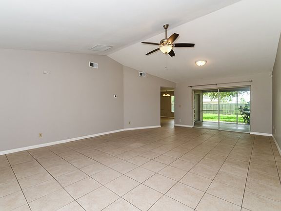 5th image of 914 SW 25th St