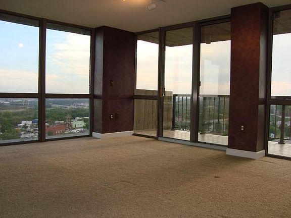 4th image of 600 E Admiral 1608 Blvd