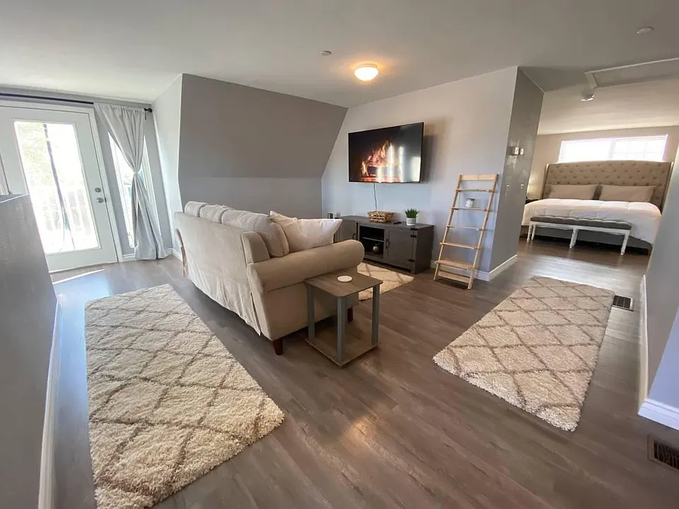 98 Encino Ave