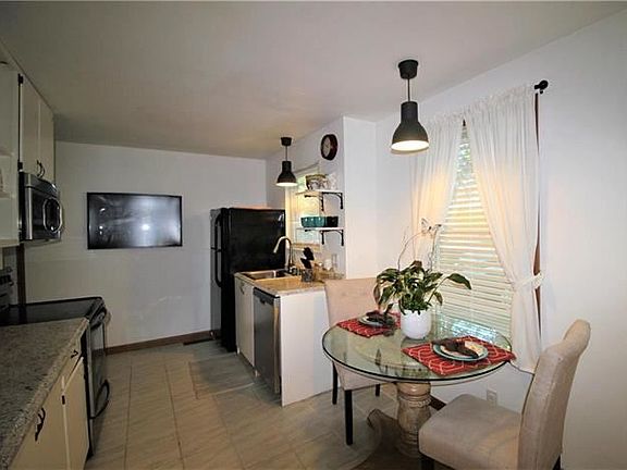 5th image of 4844 Rosewood Dr