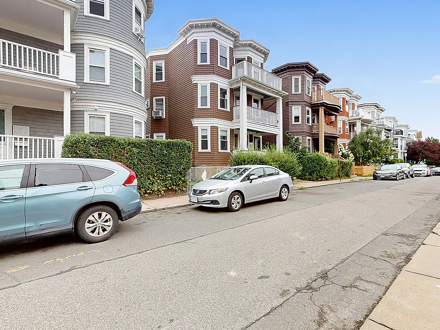 4 bed, 1.0 bath, $4,200 — Photo 3