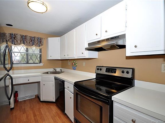 3rd image of 602 Cedar Hollow Dr #602
