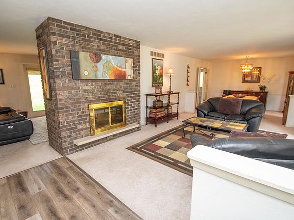 2nd image of 907 Belair Dr