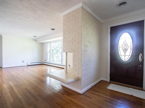 2nd image of 185 Overhill Rd