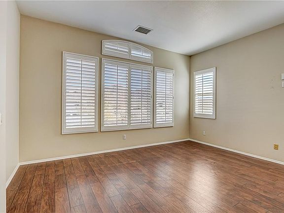 4th image of 34335 Aspen St