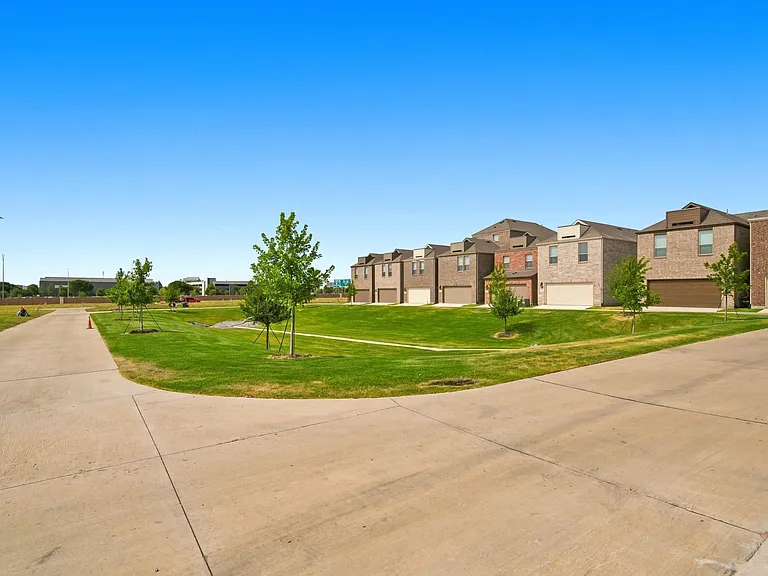 1012 Snapdragon Dr — Photo 10