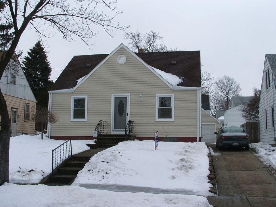 1663 Oakwood Ave. Akron, OH. 44303