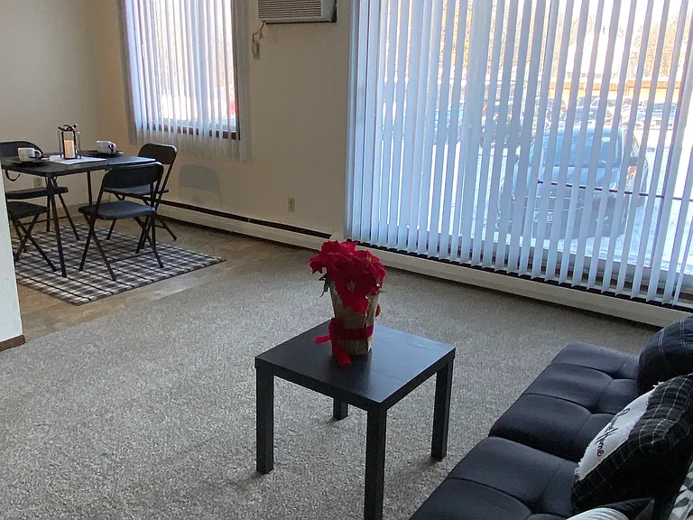 Amberwood Apartments — Photo 13