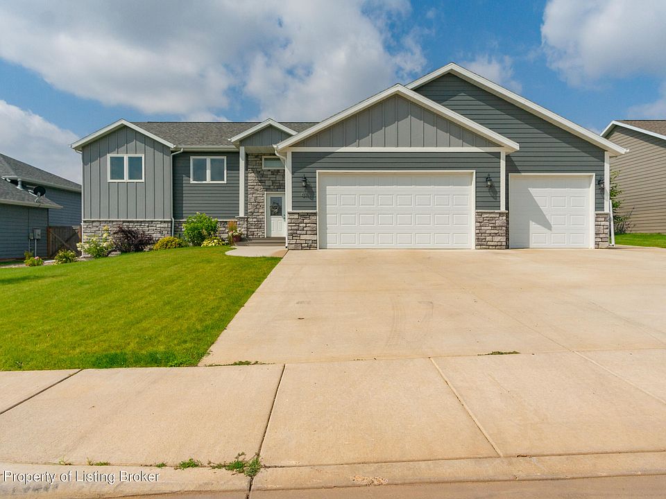 1st image of 811 Pheasant Run Ave