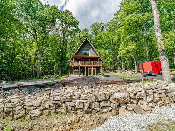 236 Snowshoe Rd, Acme, PA 15610