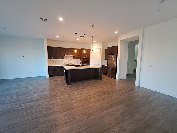 5th image of 2373 Waterside Dr